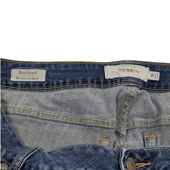 Torrid Boyfriend Bermuda Distressed Whiskering Women Denim Shorts 18 - Picture 5 of 6
